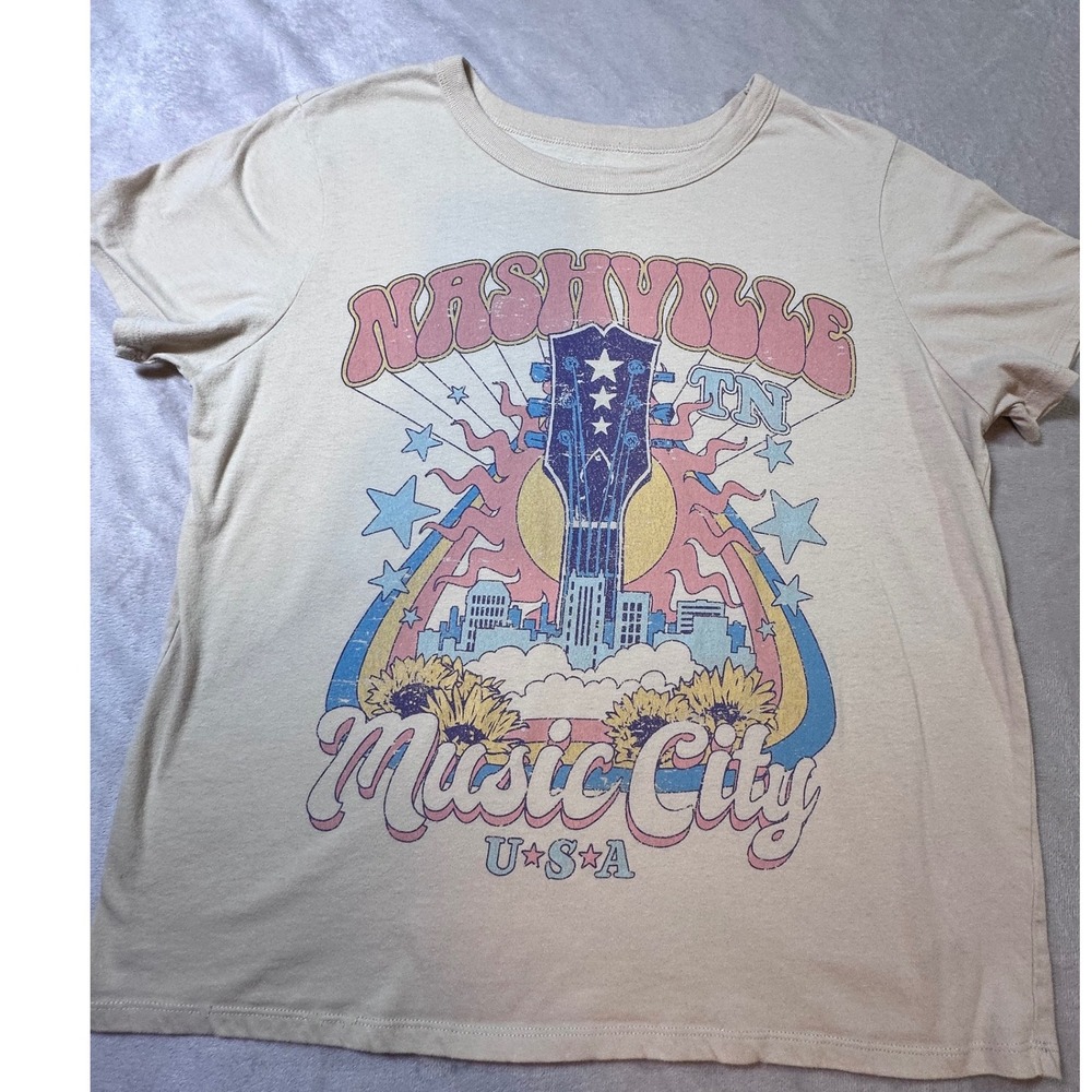 Zoe + Liv Nashville Music City USA Graphic Tee Tan Beige Short Sleeve Large